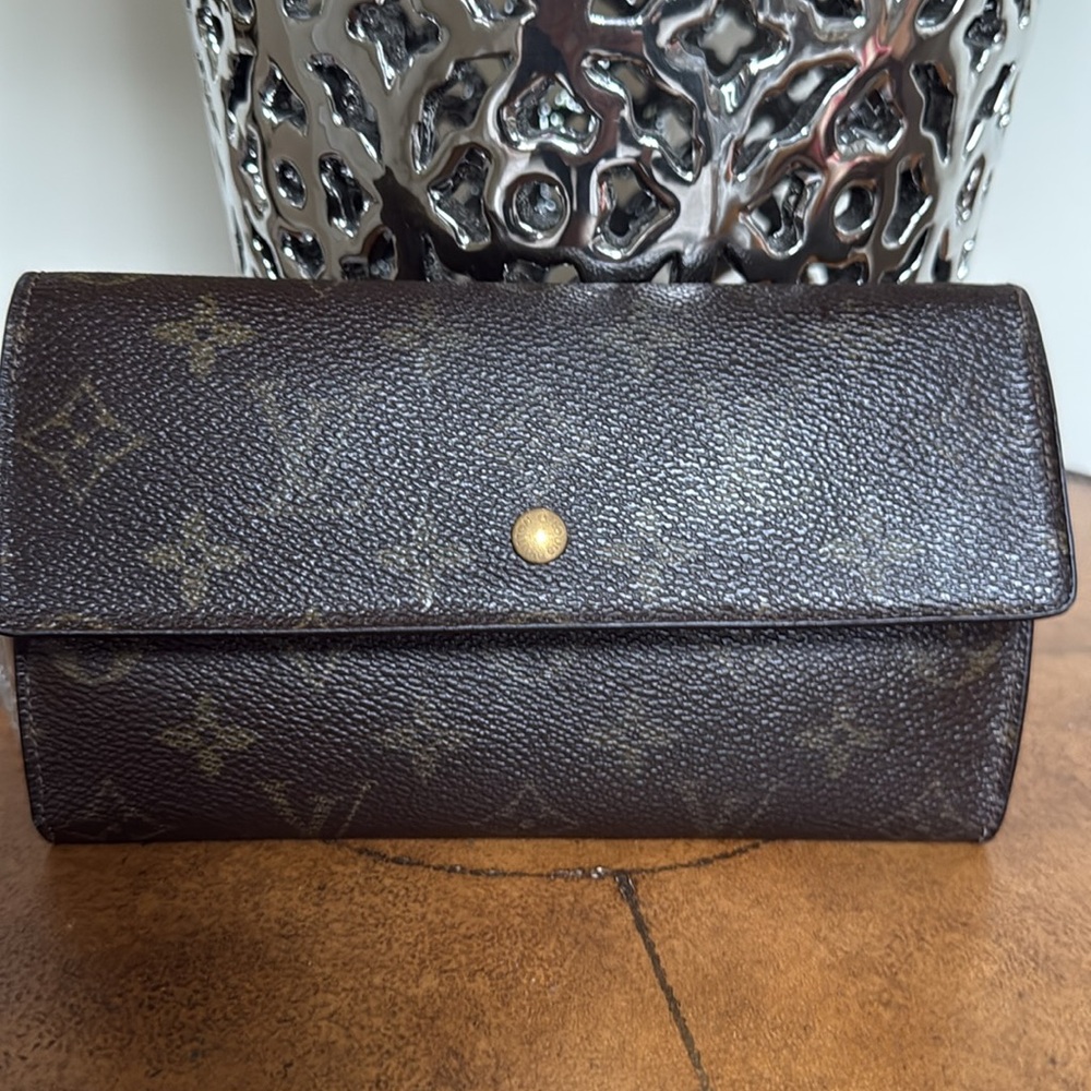 Louis Vuitton Monogram Sarah Wallet